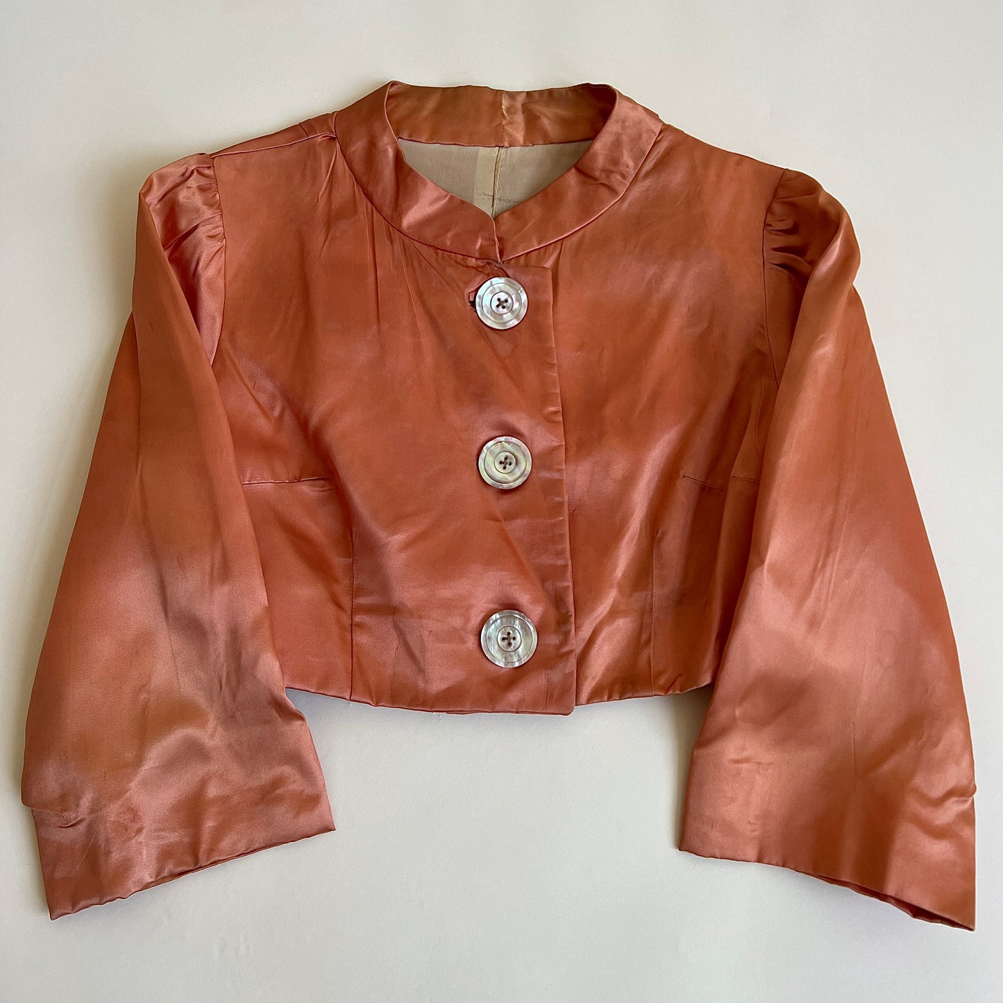 Vintage 1950s handmade peach satin bed jacket (L)