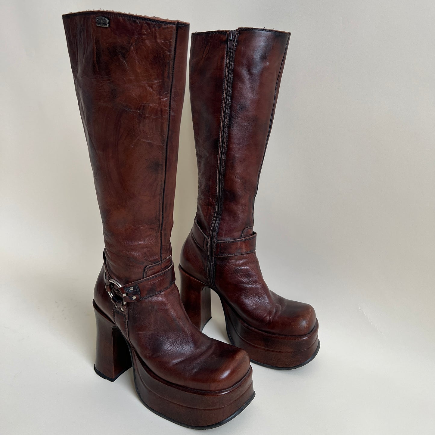 Vintage 90s Buffalo leather platform boots (8.5)